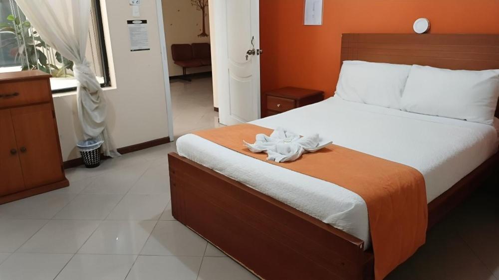Hotel Miraflores Ибара Екстериор снимка